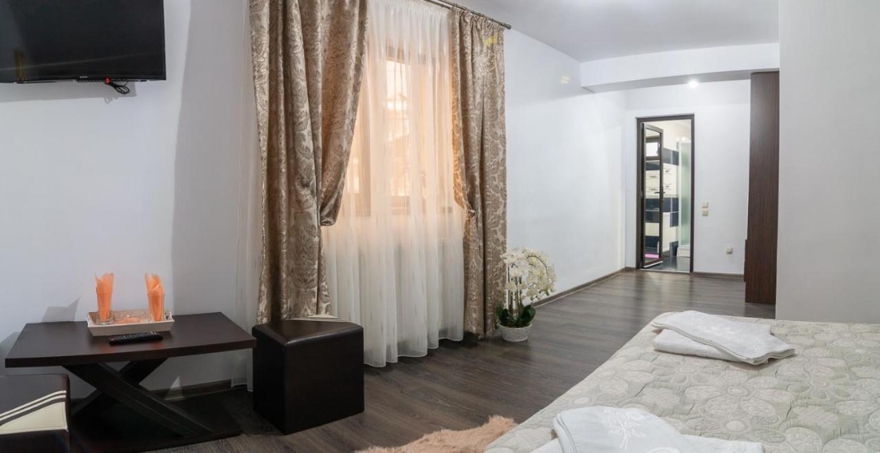 Casa Lazar Hotel Buşteni Exterior foto