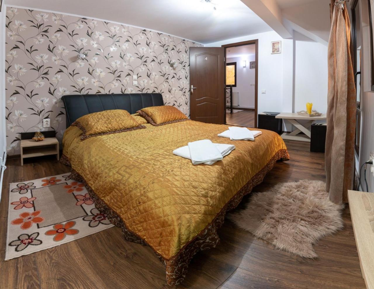 Casa Lazar Hotel Buşteni Exterior foto