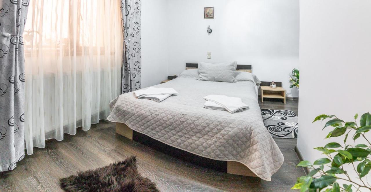 Casa Lazar Hotel Buşteni Exterior foto