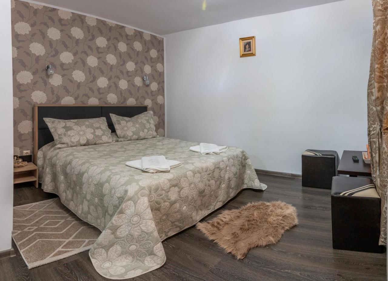 Casa Lazar Hotel Buşteni Exterior foto